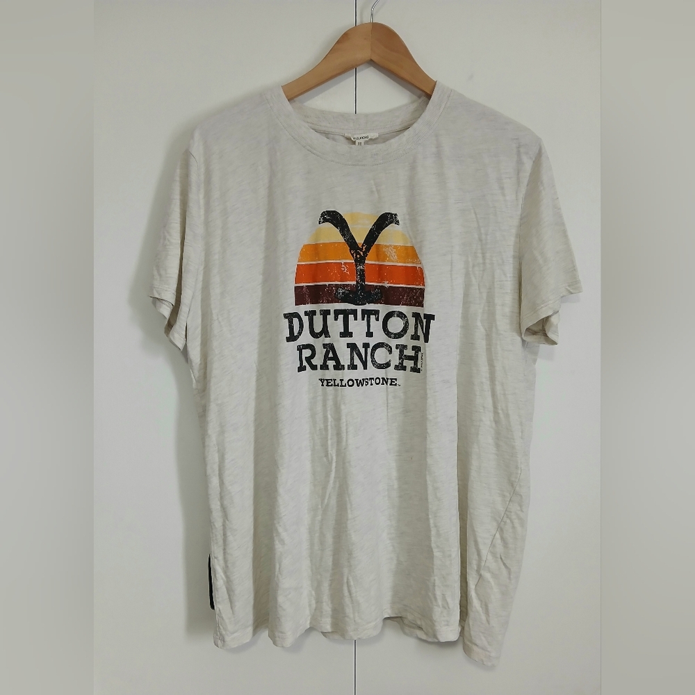 Maurice's Yellowstone Dutton Ranch Graphic Tee XL Light Heather Grey